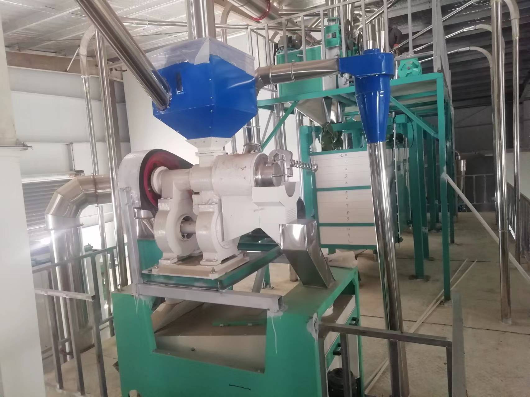 河南鶴壁市浚縣六加二石磨面粉機(jī)