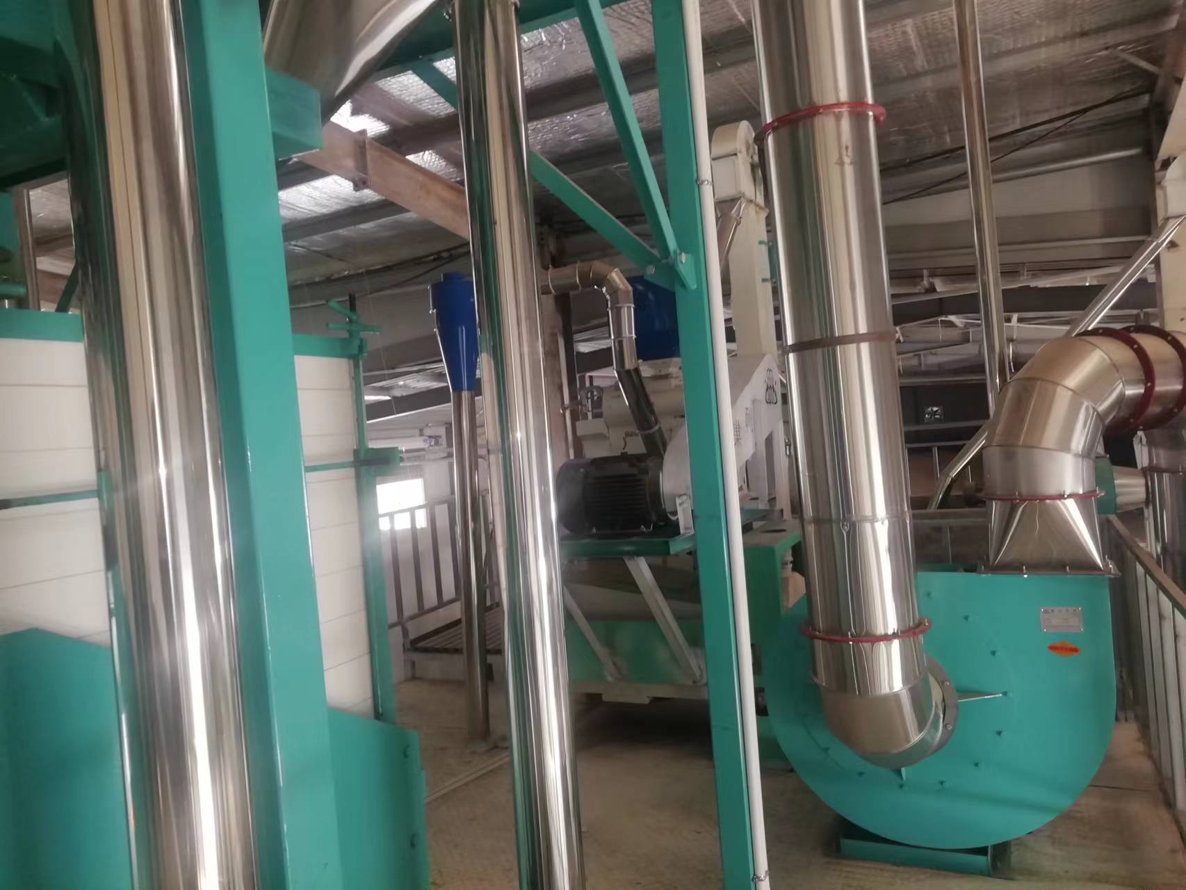 河南鶴壁市浚縣六加二石磨面粉機(jī)