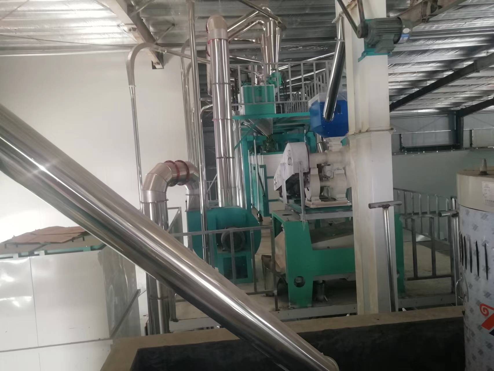 河南鶴壁市?？h六加二石磨面粉機(jī)